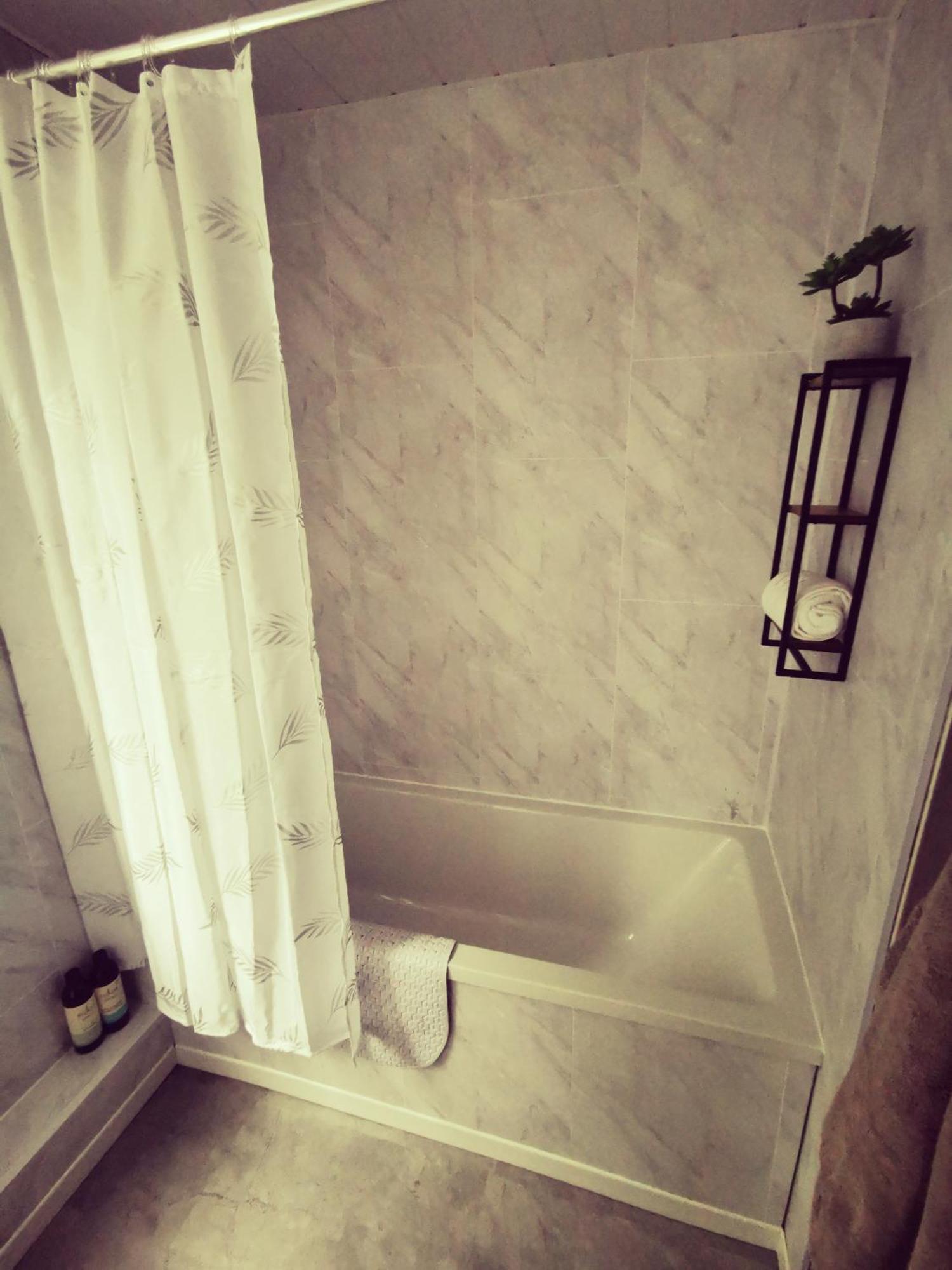 Entire 1 Bed Spacious Apartment, Private Balcony & Study Room Near City Whitehouse  Екстериор снимка